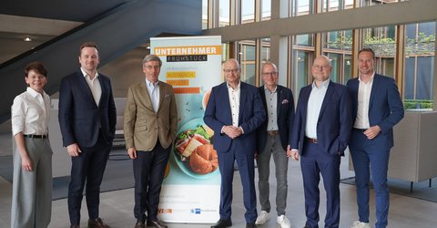 Trotz Krisen steigt der Industrieumsatz - Unternehmerfrühstück von IHK und WESt bei TECE in Emsdetten