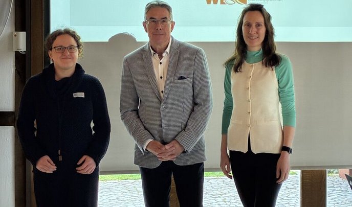 Begleiteten das Seminar (v.l.): WESt-Mitarbeiterin Luise Angenendt, Uwe Kockmann und WESt-Gründungsberaterin Mechthild Leiwering-Hillers.
